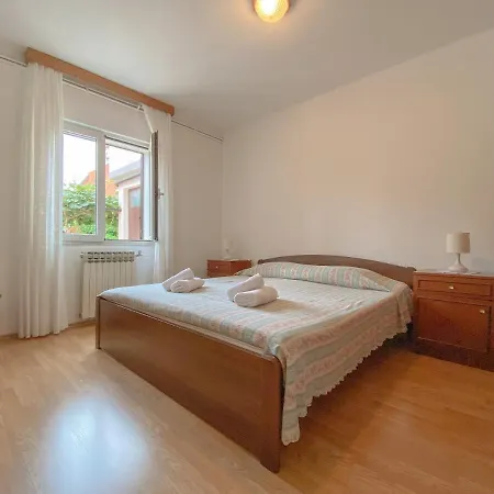 Elena Four Apartman *